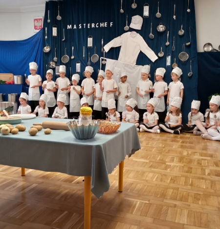 Dzień Mamy i Taty w gr. SÓWKI - '' Kuchnia pełna niespodzianek''