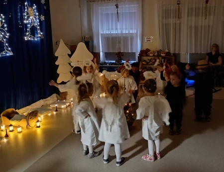 Jasełka w gr. KOTKI oraz gr. SÓWKI